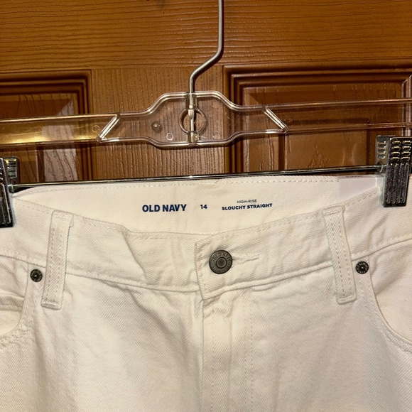 Women's NWT High Rise "Slouchy Straight" Old Navy Crop White Jean, Size 14 - Picture 4 of 5